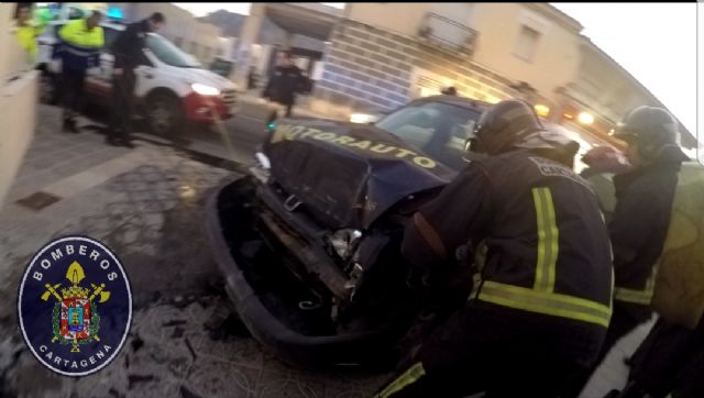 Sofocado un incendio en una vivienda ocupada del Barrio Peral - 1, Foto 1