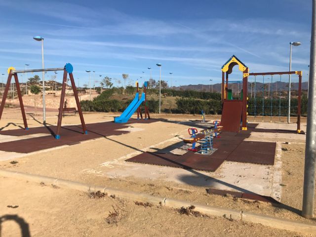 La edil Isabel Fernández ha anunciado las actuaciones inminentes de mantenimiento que se van a llevar a cabo en los parques de la localidad - 3, Foto 3