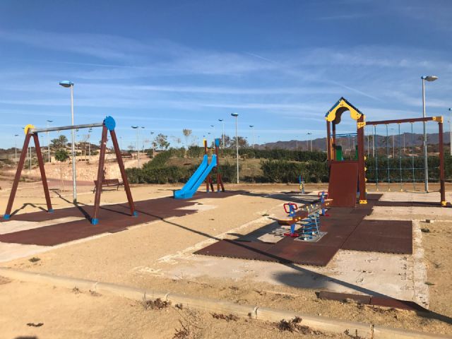 La edil Isabel Fernández ha anunciado las actuaciones inminentes de mantenimiento que se van a llevar a cabo en los parques de la localidad - 4, Foto 4