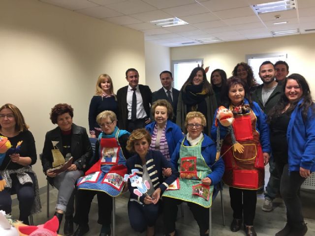 La Concejalía del Mayor abre el plazo de inscripción para el programa de los Abuelos Cuentacuentos que este año tiene como novedad la técnica del Kamishibai - 1, Foto 1