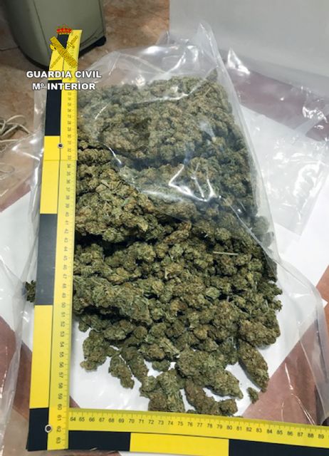 La Guardia Civil desmantela una organización criminal dedicada al tráfico de internacional de hachís y marihuana asentada en Murcia y Alicante, Foto 6