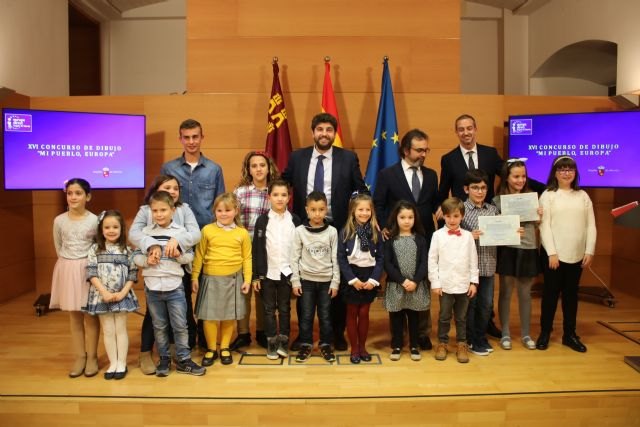 López Miras resalta la contribución del concurso ´Mi pueblo, Europa´ para inculcar en los niños los valores que impregnan la Unión Europea - 1, Foto 1