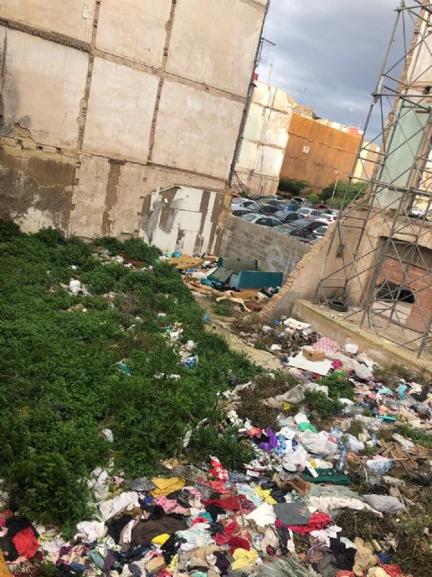 Ciudadanos alerta de más solares y vertederos ilegales infestados de ratas en el Casco Histórico de Cartagena - 1, Foto 1