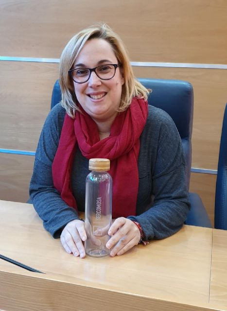 El Ayuntamiento de Molina de Segura sustituye las botellas de plástico por botellas de vidrio en los Plenos municipales - 1, Foto 1