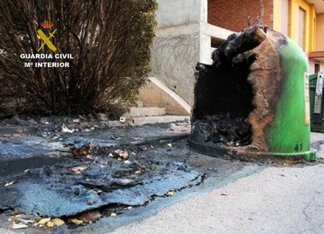La Guardia Civil detiene a 21 jóvenes por desordenes públicos mediante incendio de medio centenar de contenedores de residuos urbanos - 4, Foto 4