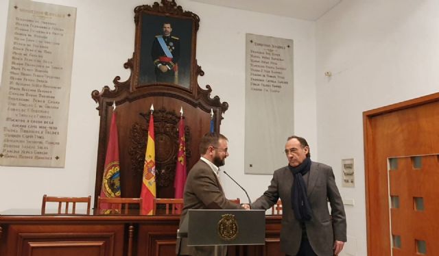 El pintor lorquino José López Gimeno dona un retrato del Rey Felipe VI al Ayuntamiento de Lorca para que presida la Sala de Cabildos - 1, Foto 1