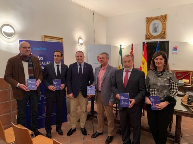 La Comunidad edita una guía para ayudar a alcaldes y concejales a mejorar la gestión municipal - 1, Foto 1