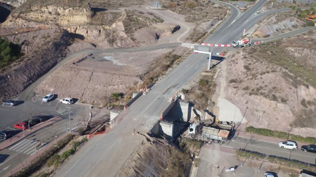 La Comunidad ha ejecutado 620 metros cuadrados de pantalla de hormigón para el paso inferior del barrio lorquino de San Antonio - 2, Foto 2