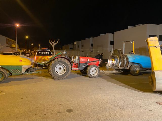 Los tractores vuelven a desinfectar las calles de San Pedro del Pinatar - 3, Foto 3