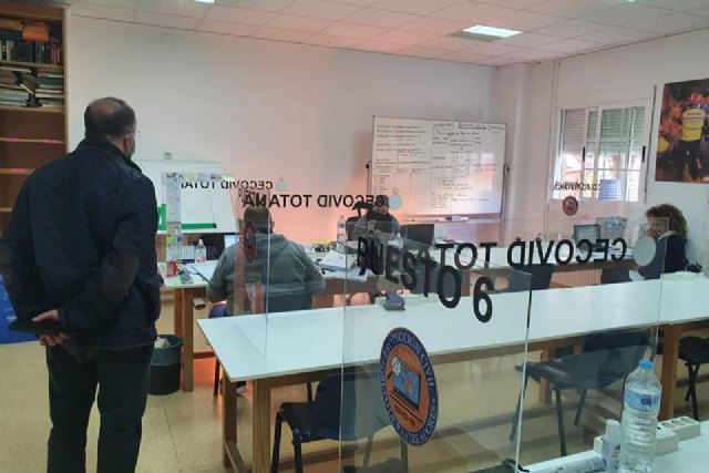 El alcalde destaca el decisivo trabajo de los voluntarios de Protección Civil Totana en el CECOVID - 2, Foto 2