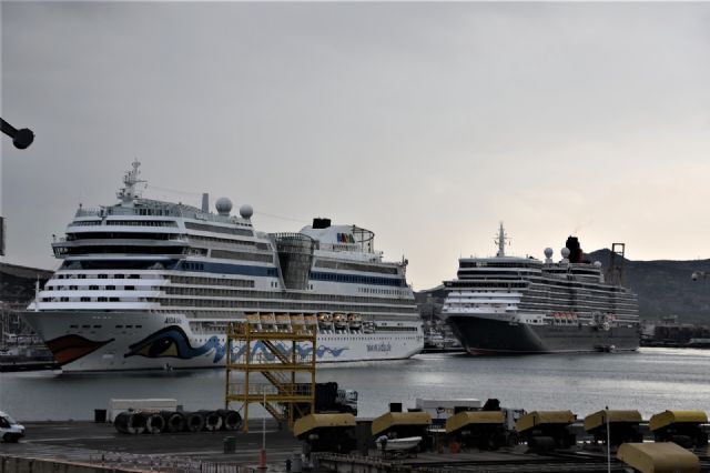 El Puerto de Cartagena recibe la primera doble escala de cruceros del año con 1.670 pasajeros - 1, Foto 1
