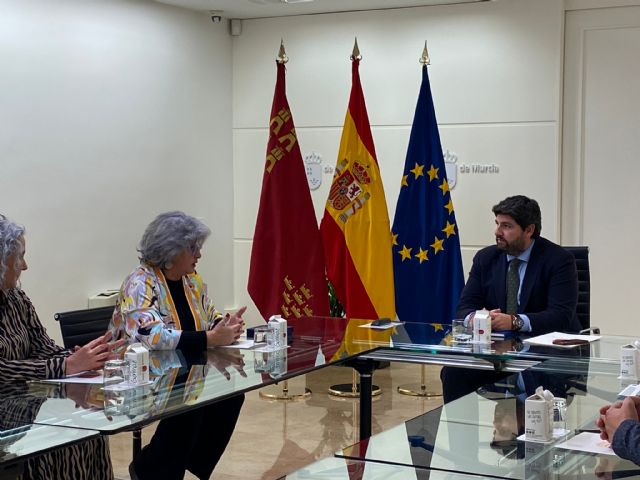 El Colegio Oficial de Veterinarios de la Región de Murcia se reúne con López Miras, Foto 1