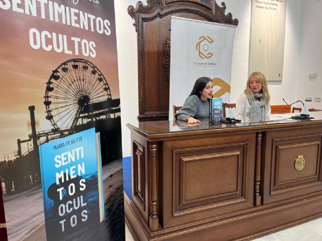 La joven escritora lorquina María Gilberte presenta su primera novela 'Sentimientos ocultos' - 2, Foto 2