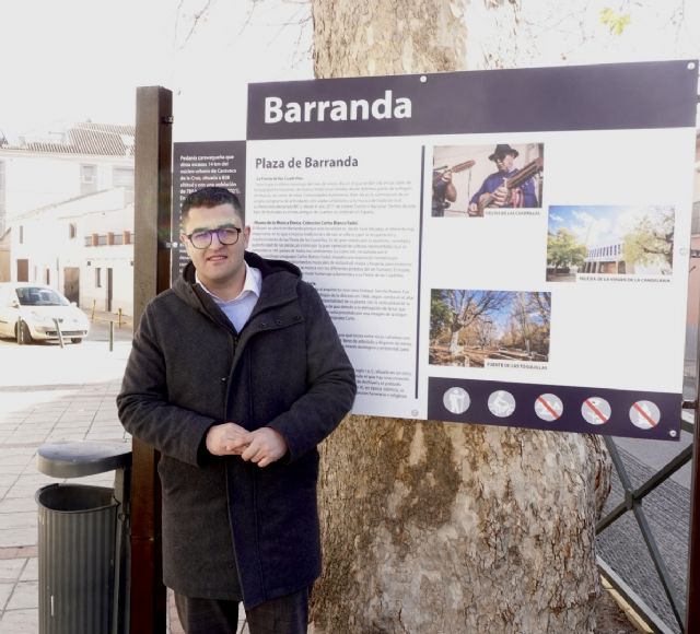El Ayuntamiento de Caravaca renueva los paneles de información turística localizados en el casco histórico y en puntos de interés de las pedanías - 1, Foto 1