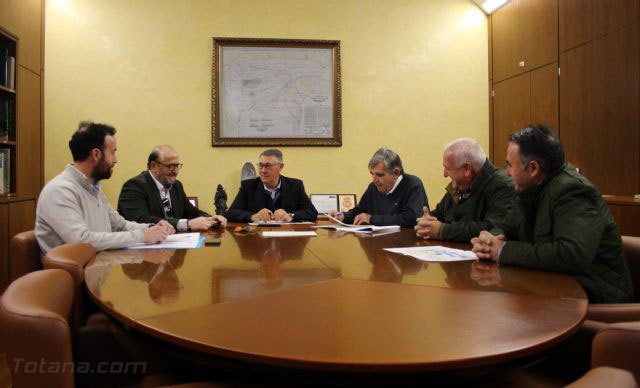 El presidente de la CHS mantiene una reunión de trabajo con la Comunidad de Regantes de Totana - 1, Foto 1