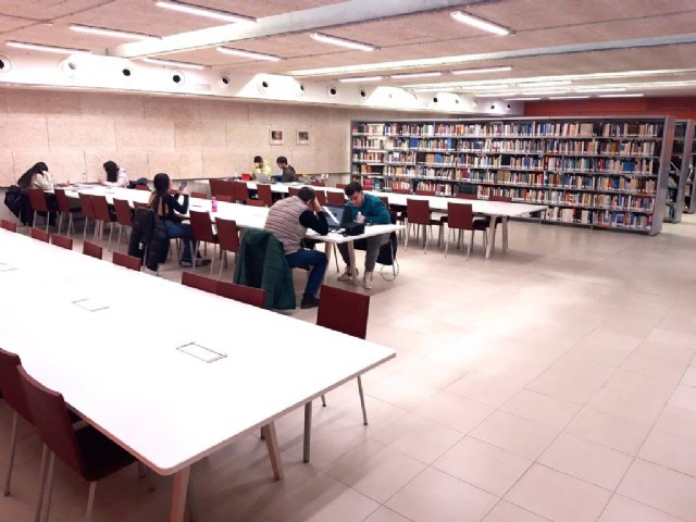 La biblioteca municipal acomete la remodelación de la sala de lectura - 1, Foto 1