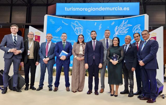 La Comunidad presenta en Fitur una nueva guía que pone en valor la riqueza de las fiestas y tradiciones de la Región de Murcia - 1, Foto 1