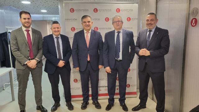 La Comunidad abre el Plan Industrial a la participación social con las aportaciones de los colegios profesionales de la Región - 1, Foto 1