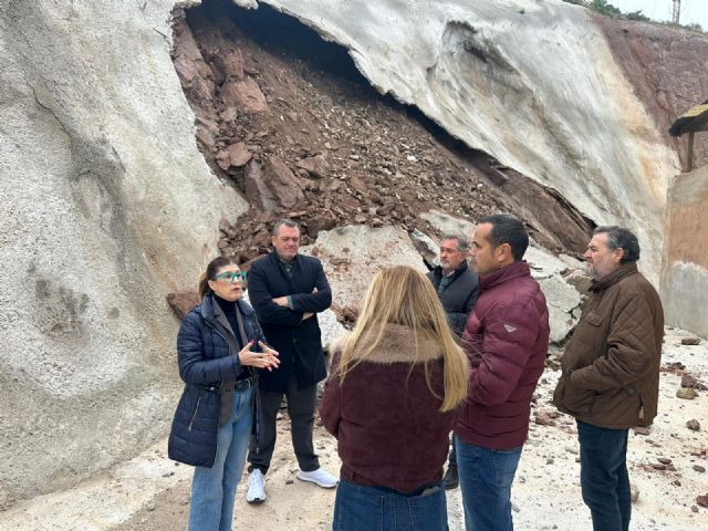 El Ayuntamiento de Lorca emprende una intervención de urgencia en el barrio de San Cristóbal por un desprendimiento - 2, Foto 2