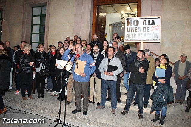 Autoridades municipales de Totana acompañan mañana al Pleno de la Asamblea Regional a los afectados por el trazado de la Línea de Alta Tensión, Foto 1