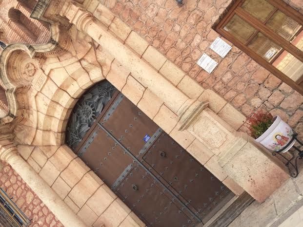 Agradecen a dos empresas artesanas la donación de dos maceteros para adornar la entrada al santuario de la Patrona, Foto 4