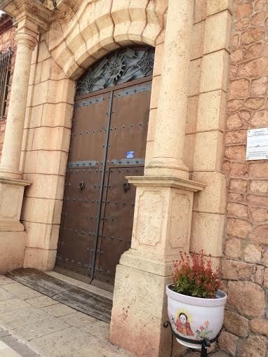 Agradecen a dos empresas artesanas la donación de dos maceteros para adornar la entrada al santuario de la Patrona, Foto 7