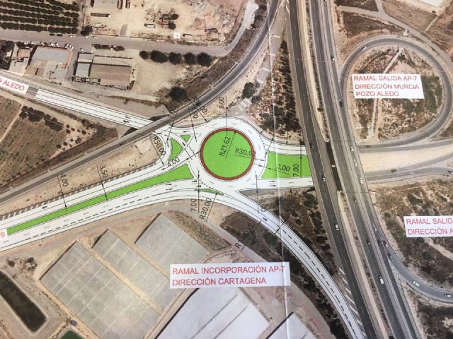 El consejero de Fomento presentó al Alcalde la remodelación del enlace de Pozo Aledo con la AP-7 cuyo proyecto estará redactado antes del verano - 2, Foto 2