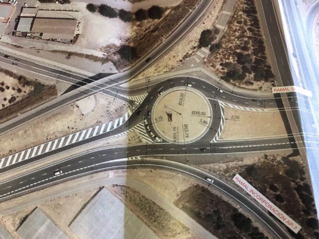 El consejero de Fomento presentó al Alcalde la remodelación del enlace de Pozo Aledo con la AP-7 cuyo proyecto estará redactado antes del verano - 3, Foto 3