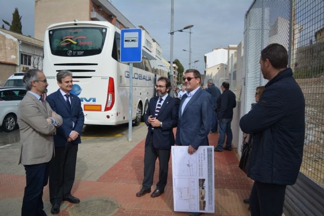 Tres nuevas paradas de autobús en la plaza del Templete de Caravaca de la Cruz acogerán la llegada de peregrinos durante el Año Jubilar - 2, Foto 2