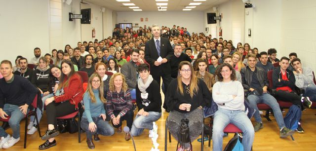 Trescientos estudiantes de la UCAM se van de Eramus a cien destinos diferentes - 1, Foto 1