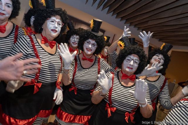 Más de 400 Mayores disfrutan del Carnaval con su tradicional fiesta de disfraces - 1, Foto 1