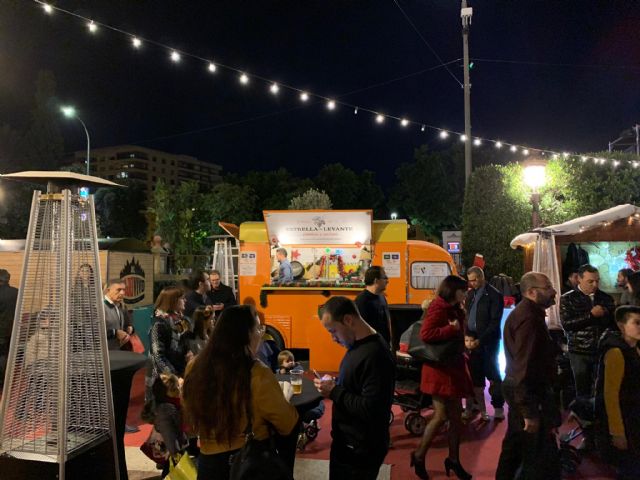 Estrella de Levante entrega 3.500 euros a Pupaclown de la cerveza de Navidad - 2, Foto 2