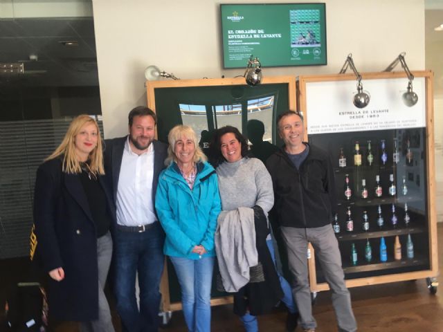 Estrella de Levante entrega 3.500 euros a Pupaclown de la cerveza de Navidad - 3, Foto 3