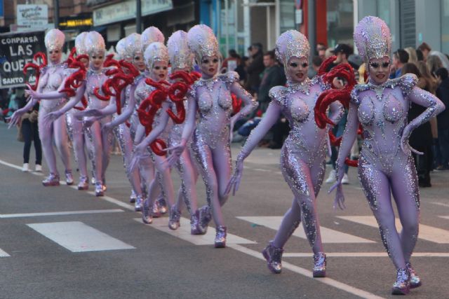 Más de 2.000 personas y cerca de 40 comparsas llenan de color las calles de San Pedro del Pinatar - 1, Foto 1