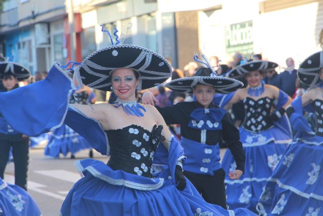 Más de 2.000 personas y cerca de 40 comparsas llenan de color las calles de San Pedro del Pinatar - 2, Foto 2