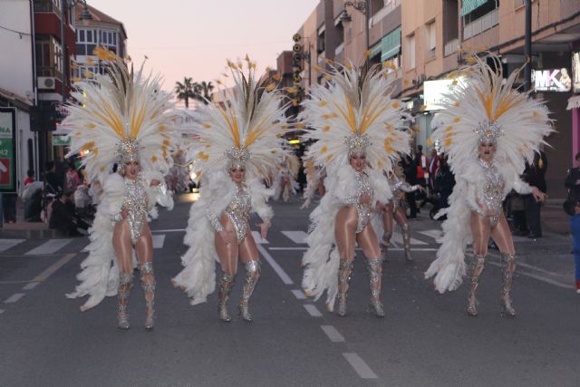 Más de 2.000 personas y cerca de 40 comparsas llenan de color las calles de San Pedro del Pinatar - 3, Foto 3