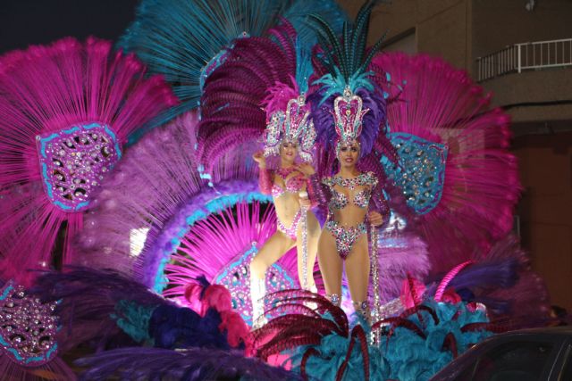 Más de 2.000 personas y cerca de 40 comparsas llenan de color las calles de San Pedro del Pinatar - 5, Foto 5