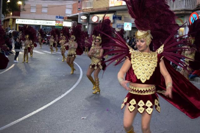 Las peñas locales ofrecen su mejor versin en un colorista y divertido desfile de carnaval, Foto 2