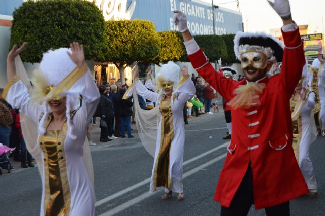 Dos multitudinarios desfiles cierran el pregón del Carnaval torreño - 3, Foto 3