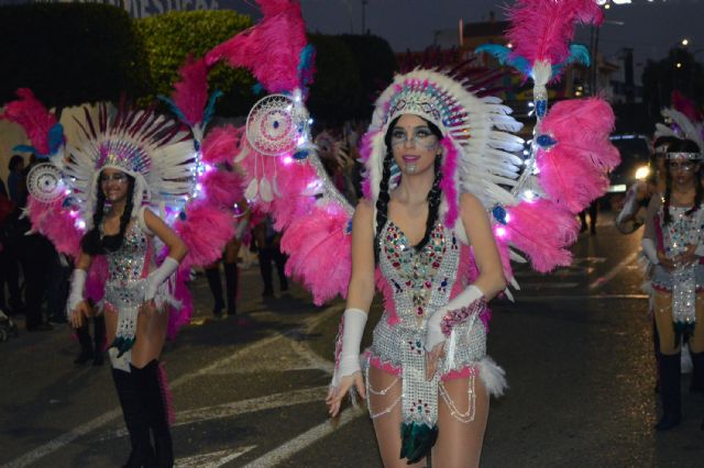 Dos multitudinarios desfiles cierran el pregón del Carnaval torreño - 4, Foto 4