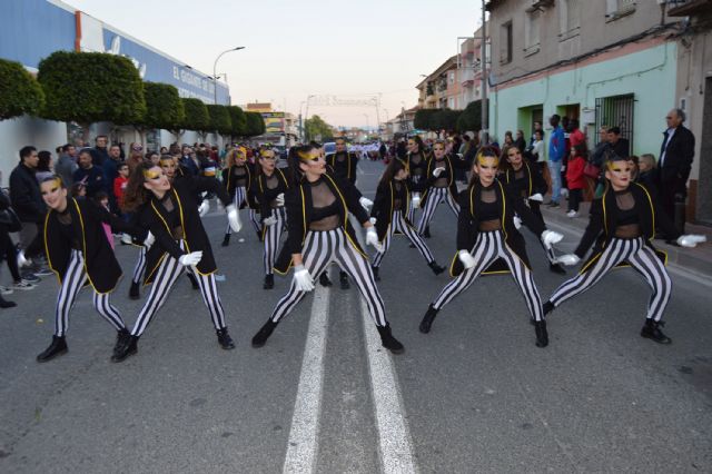 Dos multitudinarios desfiles cierran el pregón del Carnaval torreño - 5, Foto 5