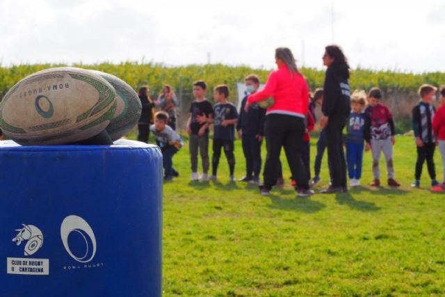 Más de 120 niños participan en el Día del Amigo de la escuela de rugby del CRU Cartagena - 1, Foto 1