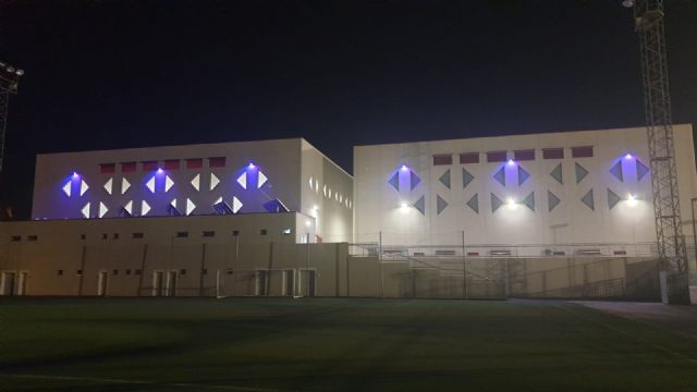 Los pabellones de la Ciudad Deportiva El Romeral permanecen iluminados en violeta, desde el 26 de febrero al 4 de marzo, para conmemorar el Día Mundial de las Enfermedades Raras 2022 - 1, Foto 1