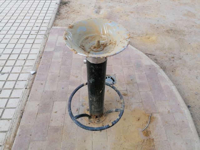 La falta de mantenimiento convierte al parque de la Verdad en una peligrosa zona de juegos - 4, Foto 4
