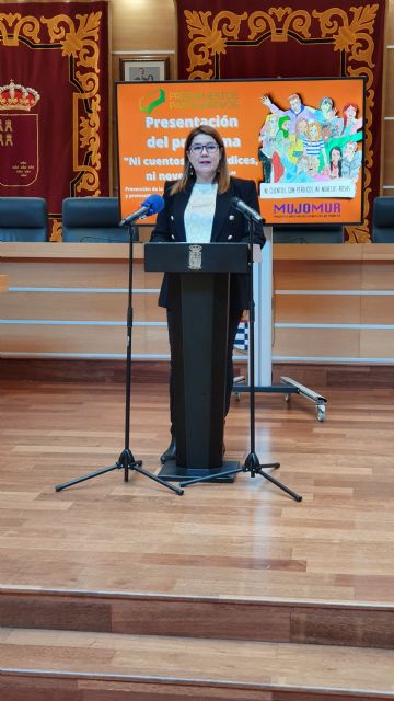 El Ayuntamiento de Molina de Segura y la asociación Mujeres Jóvenes de la Región de Murcia promueven la iniciativa NI CUENTOS CON PERDICES, NI NOVELAS ROSAS - 2, Foto 2