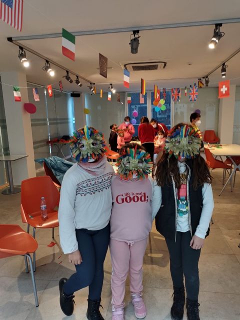 Los niños y las niñas del municipio de Mazarrón han podido disfrutar de su taller de máscaras de carnaval - 1, Foto 1