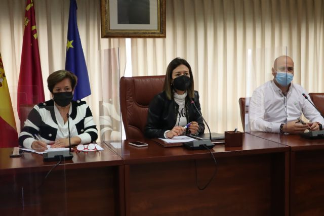 La alcaldesa y la edil de Educación abordan con la Dirección General las peticiones de los colegios Joaquín Tendero, Mediterráneo y Urci para la implantación de comedores escolares - 1, Foto 1