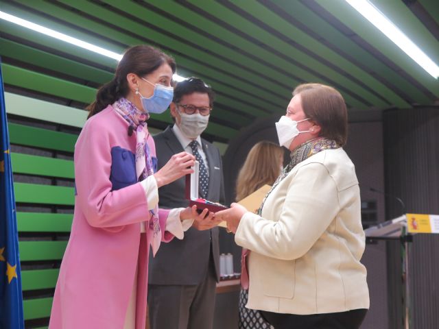 Encarna Fernández de Simón recibe la Cruz Distinguida de Primera Clase de la Orden de San Raimundo de Peñafort - 1, Foto 1