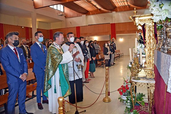 El Rvdo. Amador Domínguez Manchado Bendice una relpica de San Benito Abad - 2, Foto 2