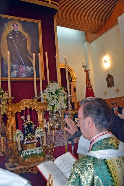 El Rvdo. Amador Domínguez Manchado Bendice una relpica de San Benito Abad - 3, Foto 3